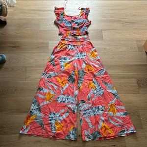 NWOT Patrons of Peace 2 piece set